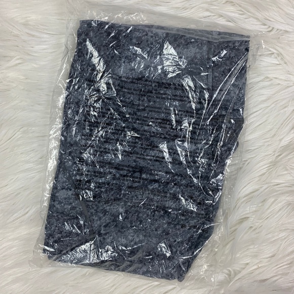 Lululemon Fast and Free 7/8/ tight ice gray area - Picture 4 of 4